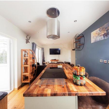 Luxury Cottage With Stunning Views Near Fairy Pools - School House 3 カーボスト エクステリア 写真