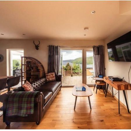 Luxury Cottage With Stunning Views Near Fairy Pools - School House 3 カーボスト エクステリア 写真