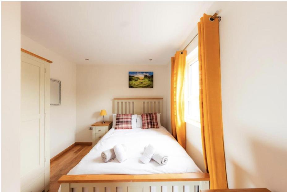 Luxury Cottage With Stunning Views Near Fairy Pools - School House 3 カーボスト エクステリア 写真