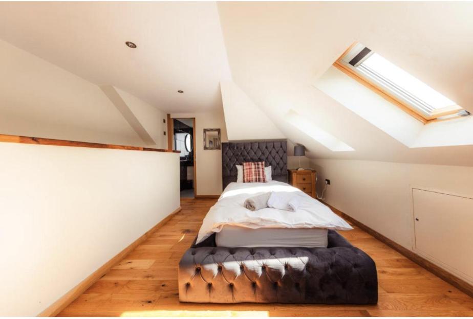 Luxury Cottage With Stunning Views Near Fairy Pools - School House 3 カーボスト エクステリア 写真