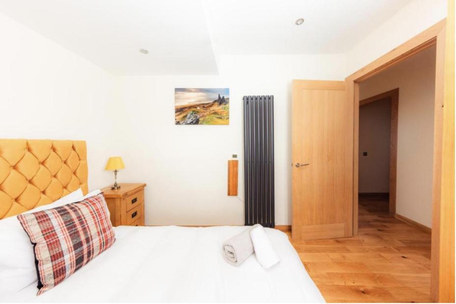 Luxury Cottage With Stunning Views Near Fairy Pools - School House 3 カーボスト エクステリア 写真