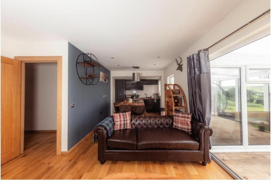 Luxury Cottage With Stunning Views Near Fairy Pools - School House 3 カーボスト エクステリア 写真