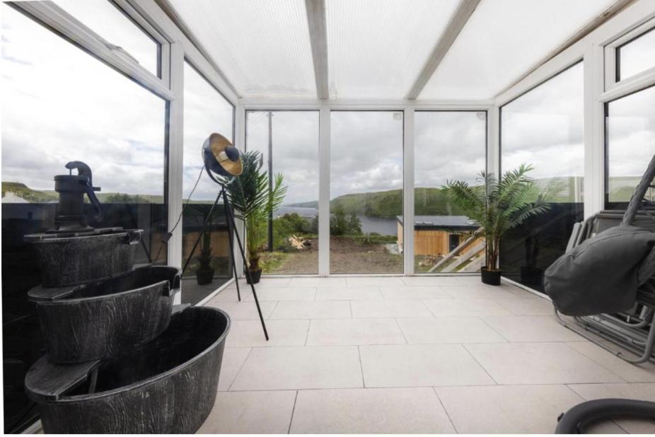 Luxury Cottage With Stunning Views Near Fairy Pools - School House 3 カーボスト エクステリア 写真