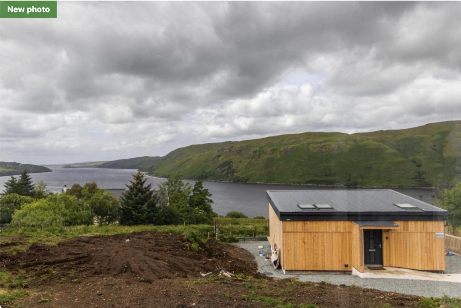 Luxury Cottage With Stunning Views Near Fairy Pools - School House 3 カーボスト エクステリア 写真