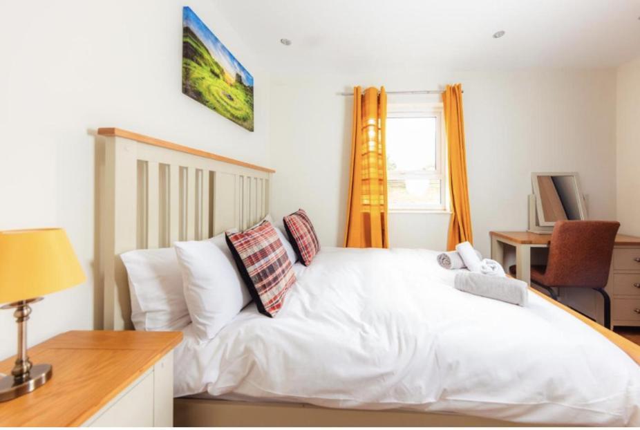 Luxury Cottage With Stunning Views Near Fairy Pools - School House 3 カーボスト エクステリア 写真