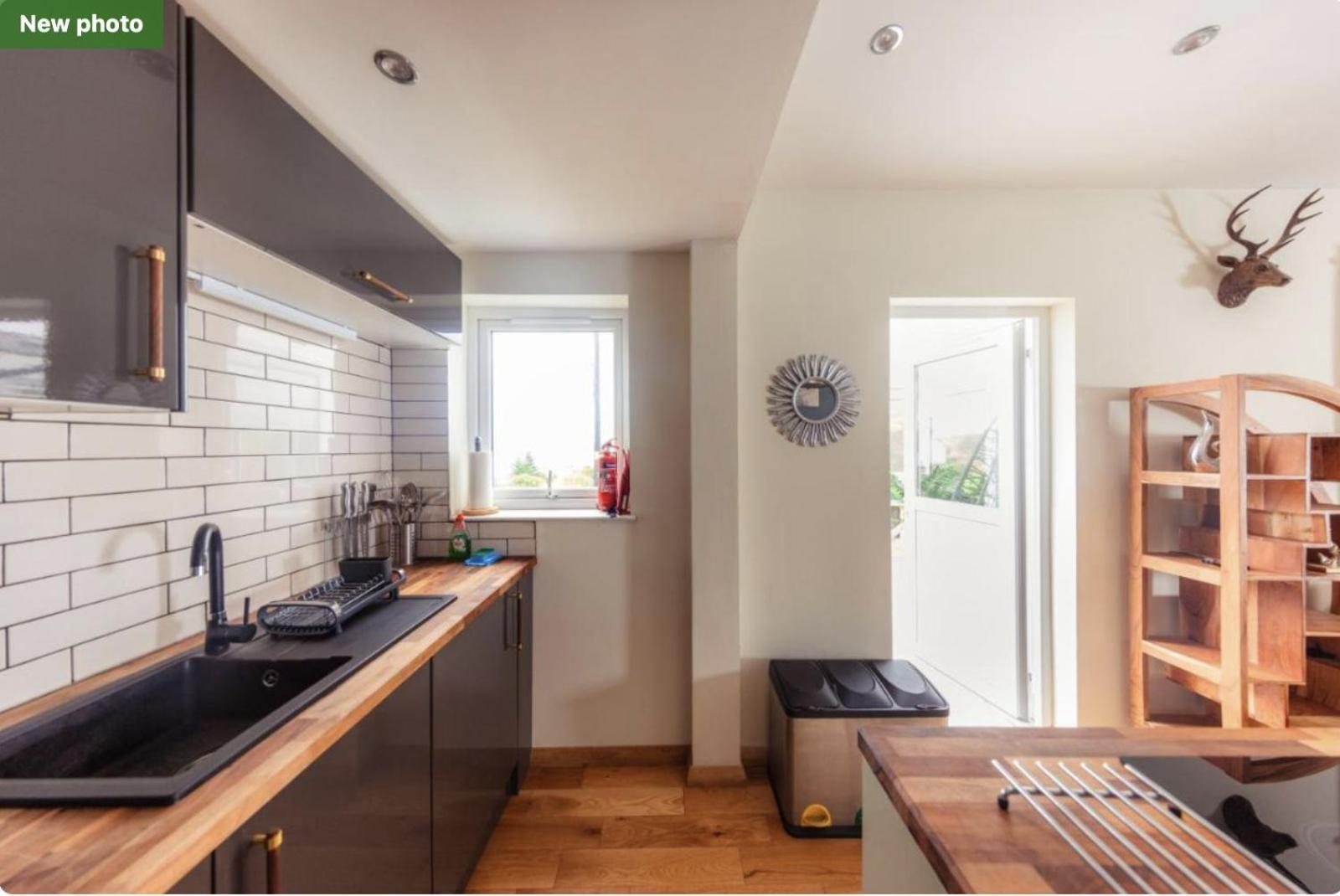 Luxury Cottage With Stunning Views Near Fairy Pools - School House 3 カーボスト エクステリア 写真