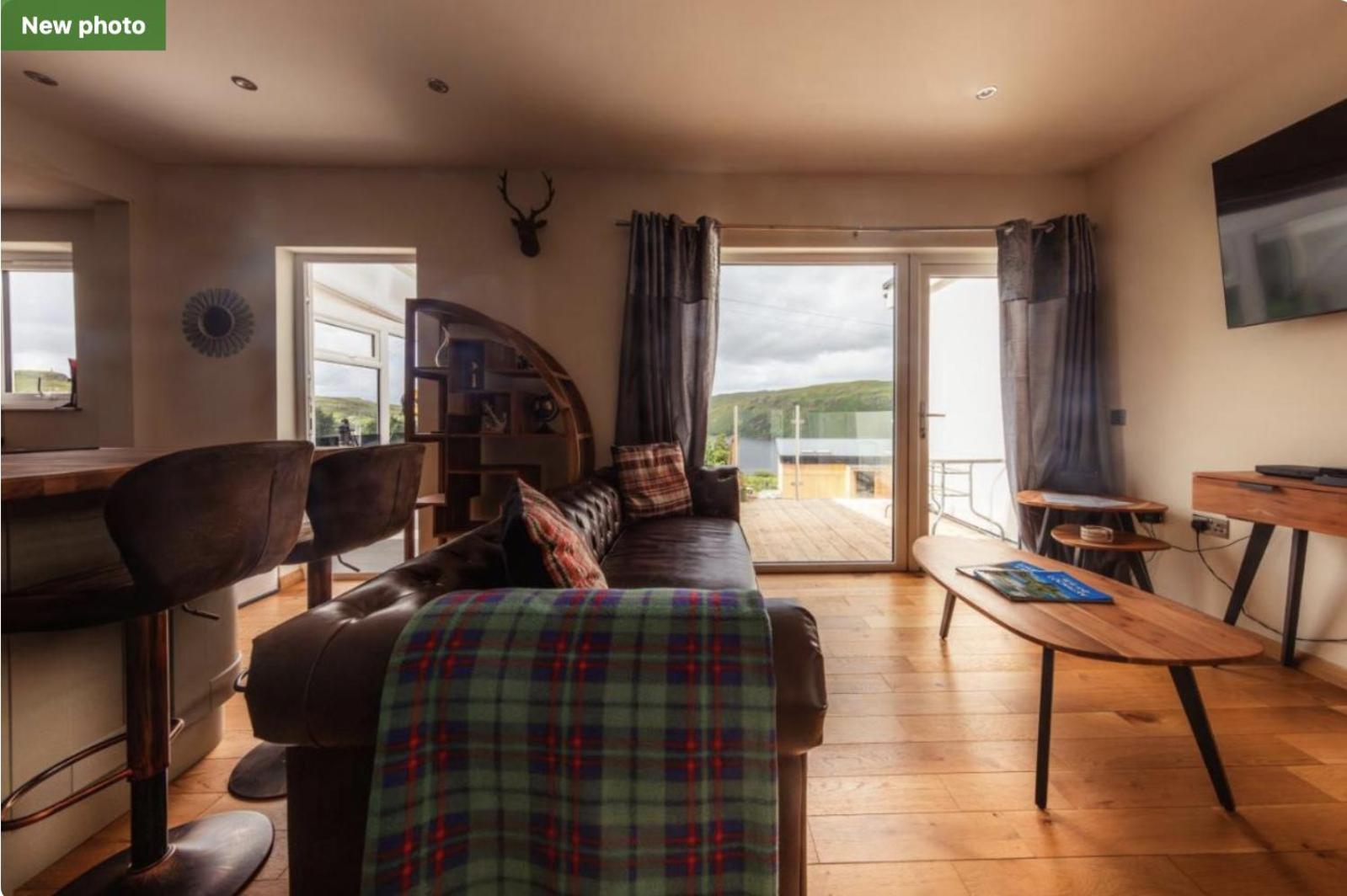 Luxury Cottage With Stunning Views Near Fairy Pools - School House 3 カーボスト エクステリア 写真